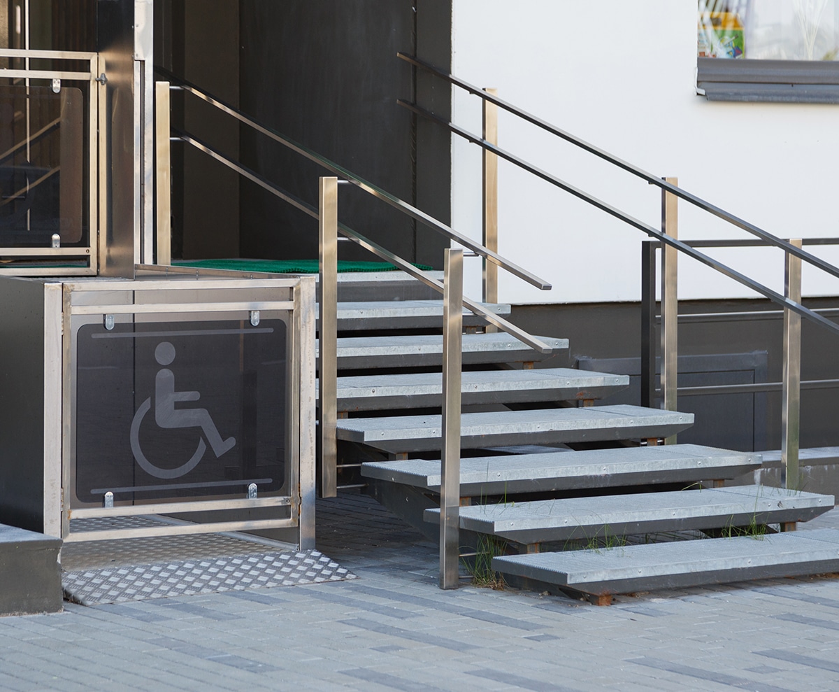 Accessibilité en élévateur pour mobilité réduite (EPMR) : des solutions Delta Ascenseurs pour tous